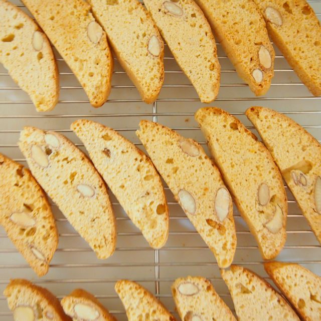 cantucci golden yellow